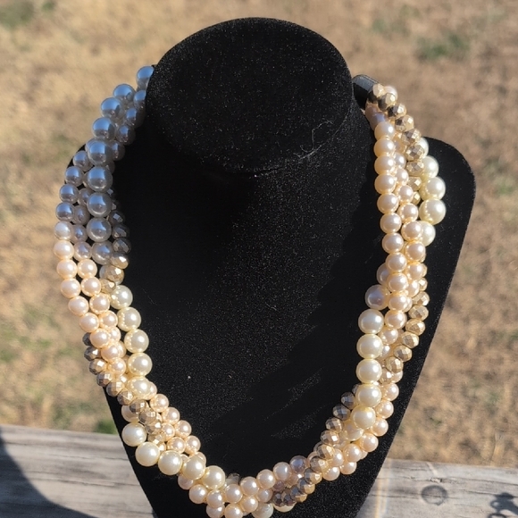 Elegant Faux Pearl and Gold Beaded Necklace Set - Picture 5 of 6